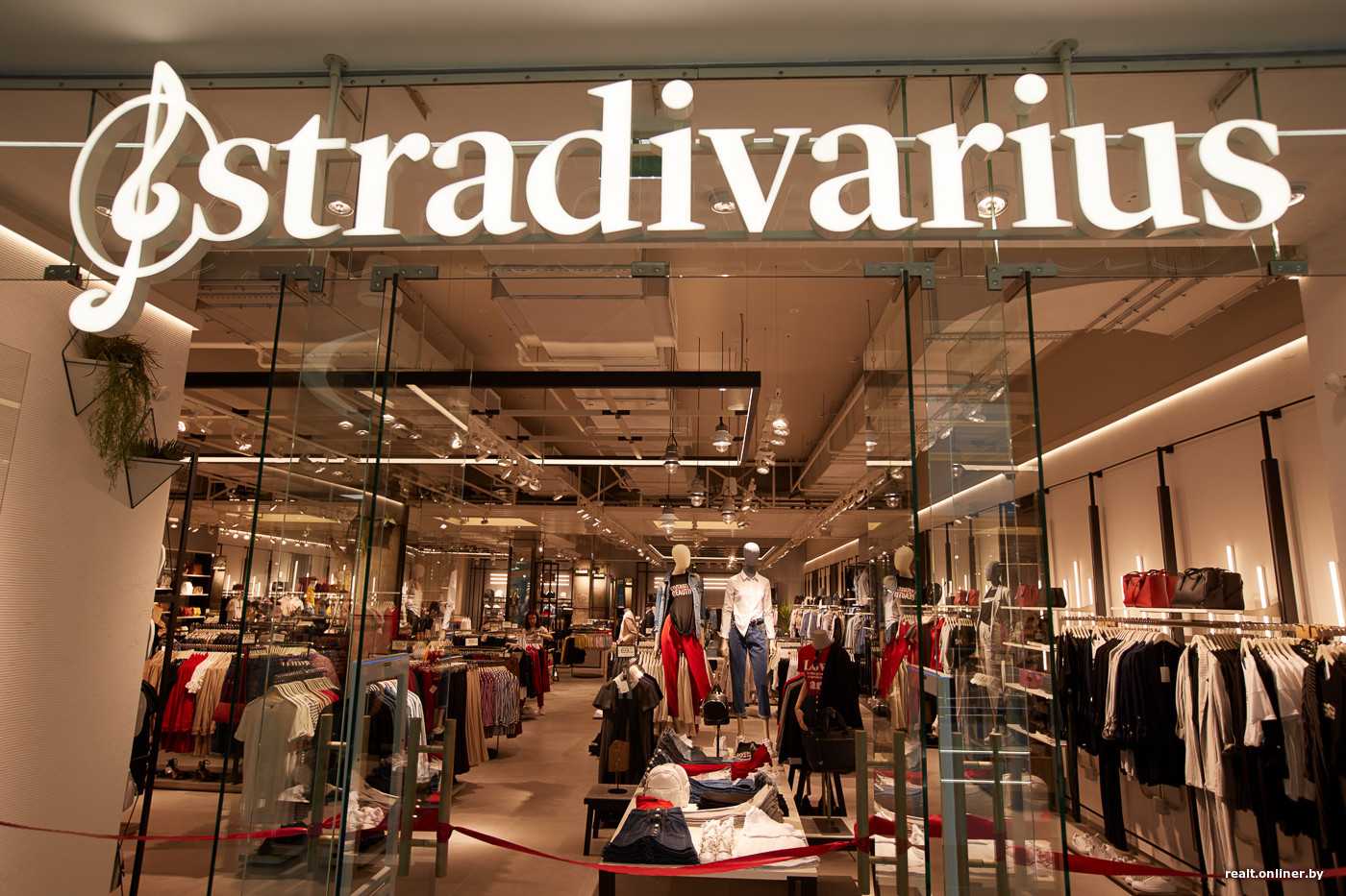 Stradivarius (бренд одежды)