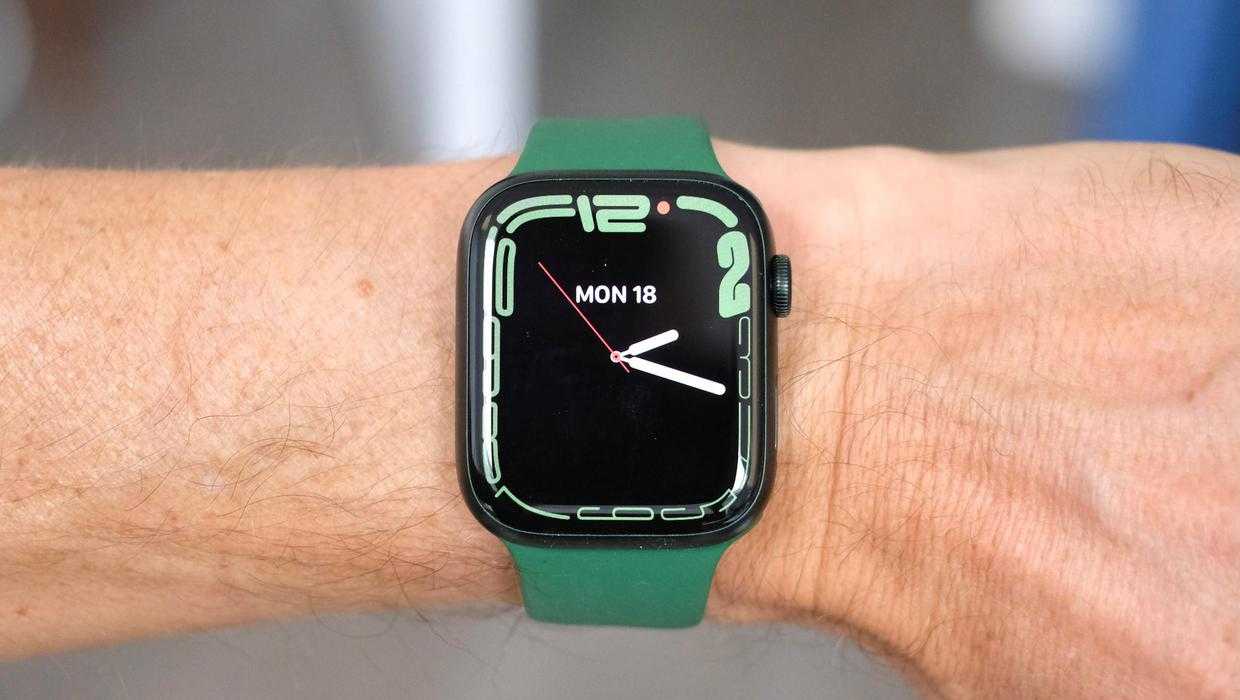 Часы apple 7 45mm. Apple watch Series 7 Green. Apple watch se 2022 44mm. Apple IWATCH 7. Часы Аппле вотч 7.