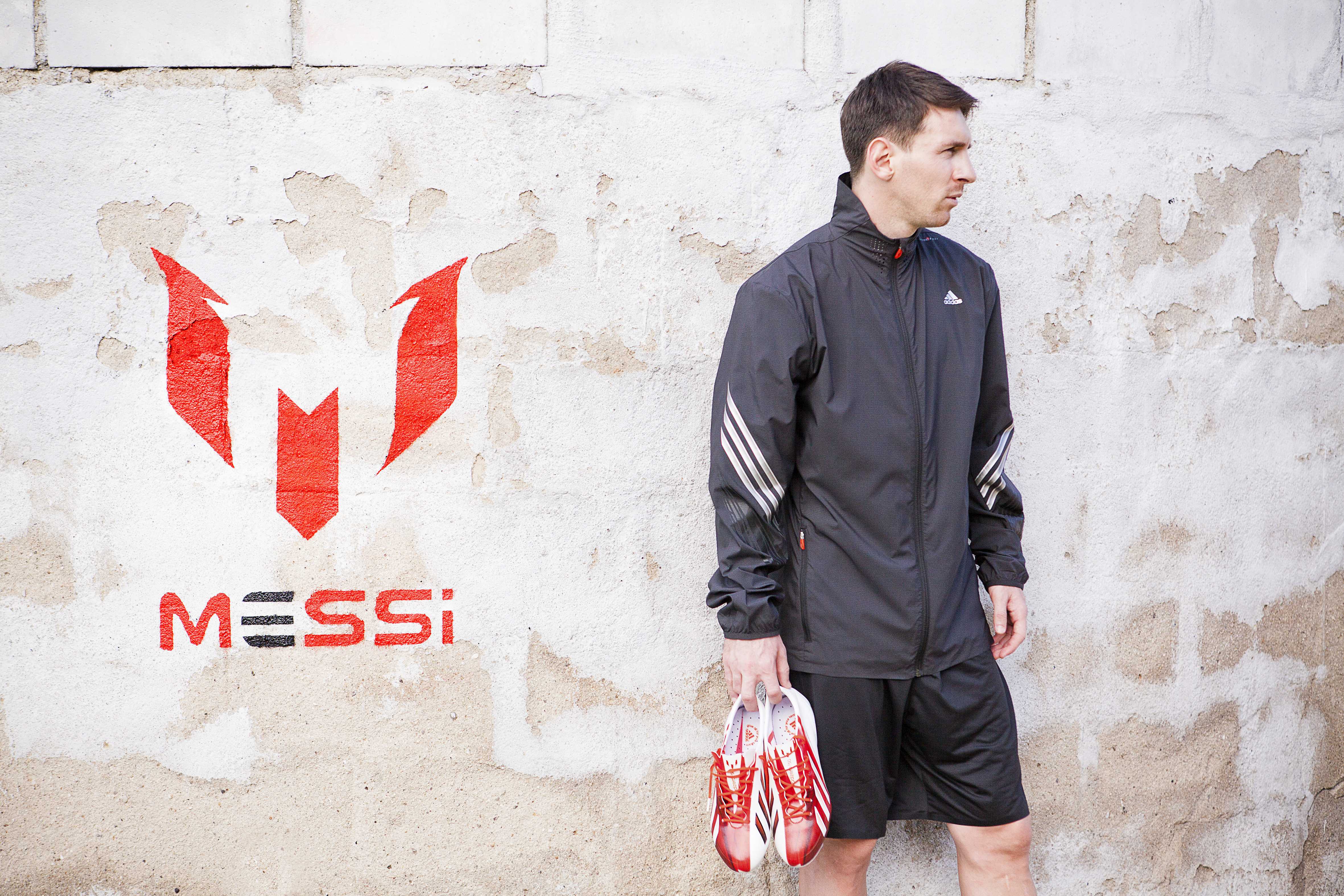 Адидас брендовый. Messi Leo adidas. Adidas коллекция Messi. Adidas Messi одежда. Adidas Лионеля Месси.